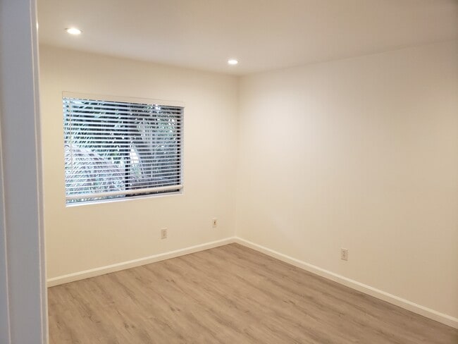 Photo - 2323 Huntington St