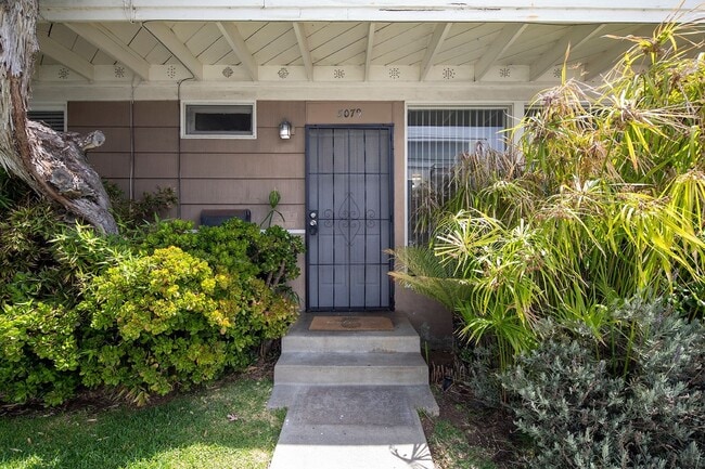 Building Photo - 5075-81 Bayard St Unit 5079