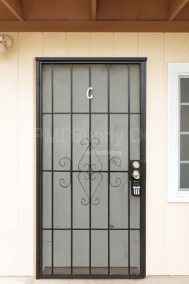 Photo - 747 N Philadelphia St