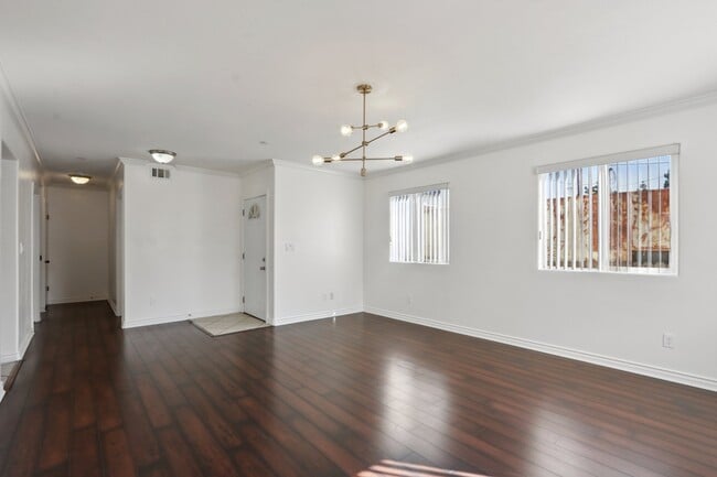 Photo - 1616 W 39th Pl