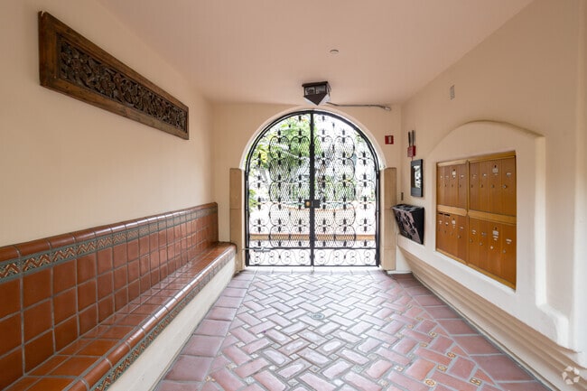 Entryway and Mailboxes - ISO - Isola Bella Townhomes