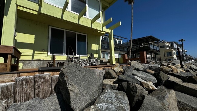Photo - South Oceanside-Oceanfront Studio! Unfurnished with AC