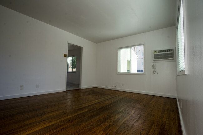 Living room - 5614 Auckland Ave Unit 5614