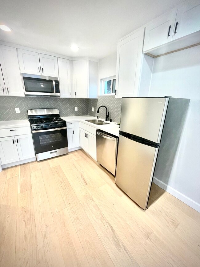 Building Photo - 1847 Stearns Dr Unit ADU