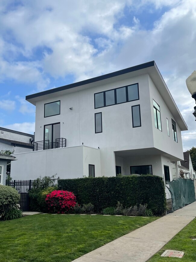 Exterior - 8655 Higuera St House Unit B