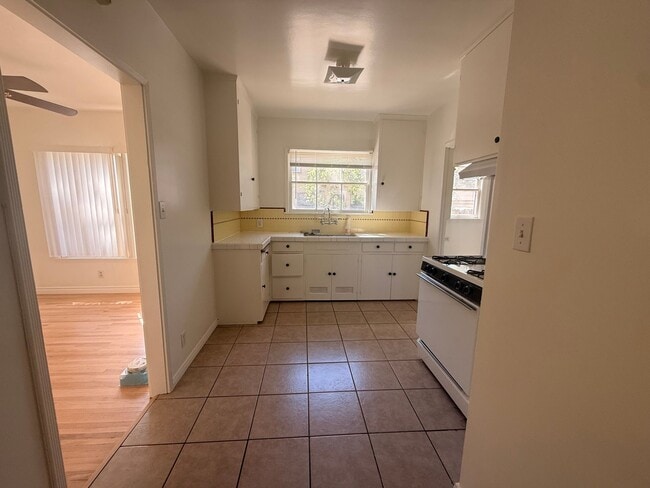 Building Photo - 2-Story 2BR 1.75 BA Duplex