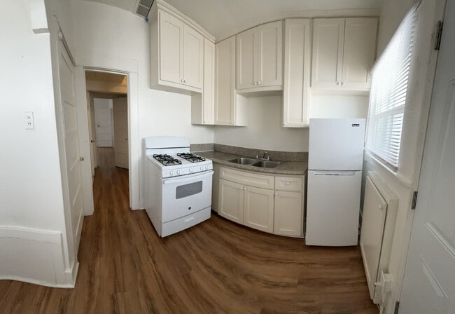 Photo - 643 E 7th St Unit 2