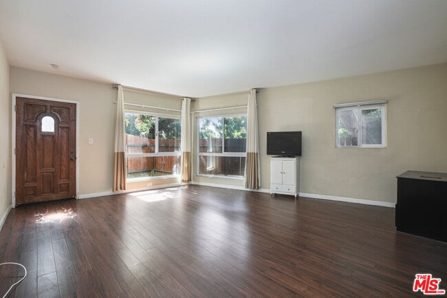 Photo - 5401 W Olympic Blvd Unit 1