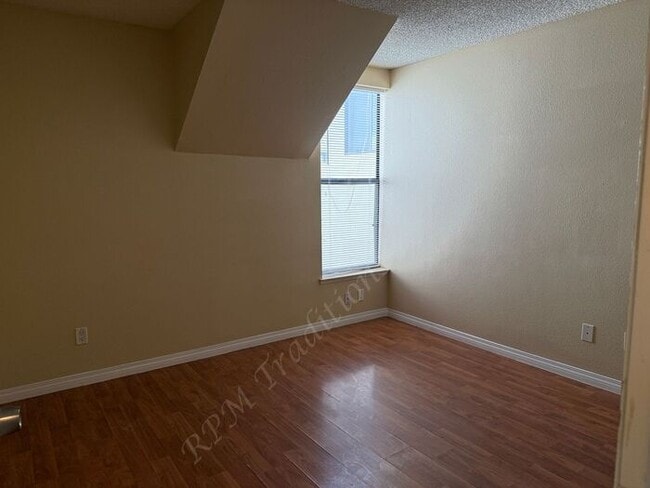 Photo - *** Please call us @ 661-266-1400 for info...