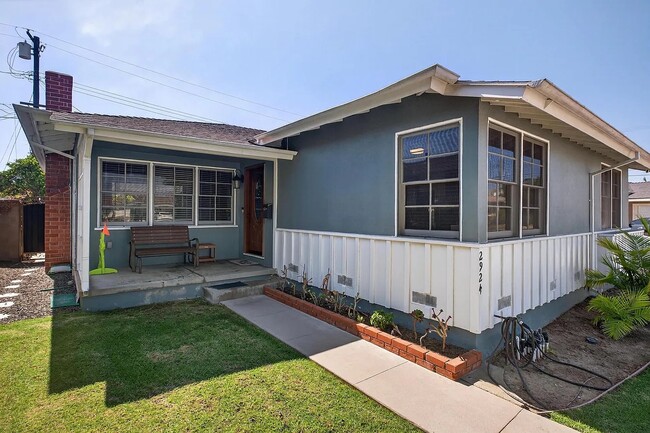 Photo - 2924 W 136th St