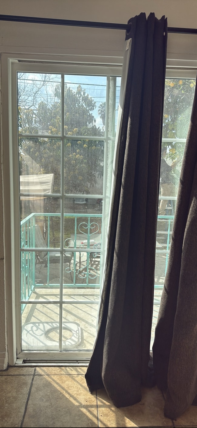 Photo - 4327 Kenwood Ave Unit Back Studio