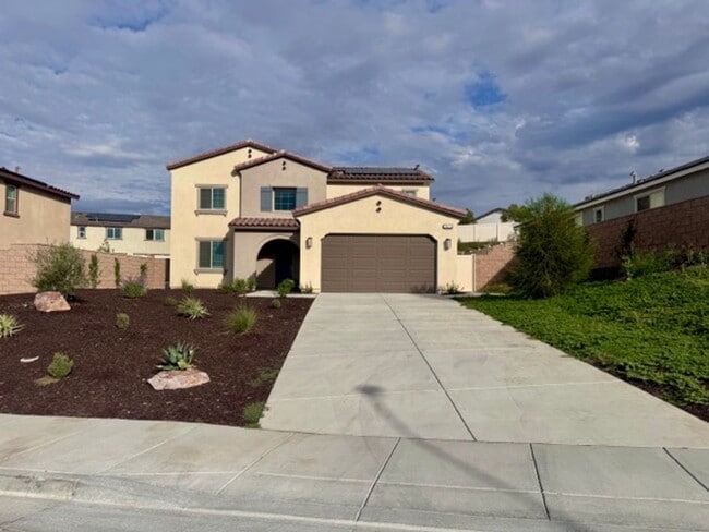 Building Photo - Spacious 4 Bedroom Home for Lease in Winch...