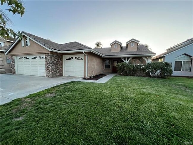Photo - Stunning Pool Home in Menifee with Three-C...