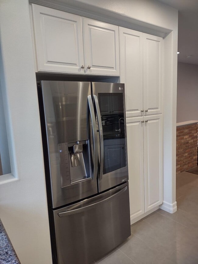 Photo - 982 Sweetbriar Ln Unit #B