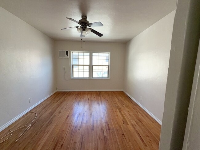 Photo - 1233 N Hollywood Way Unit A