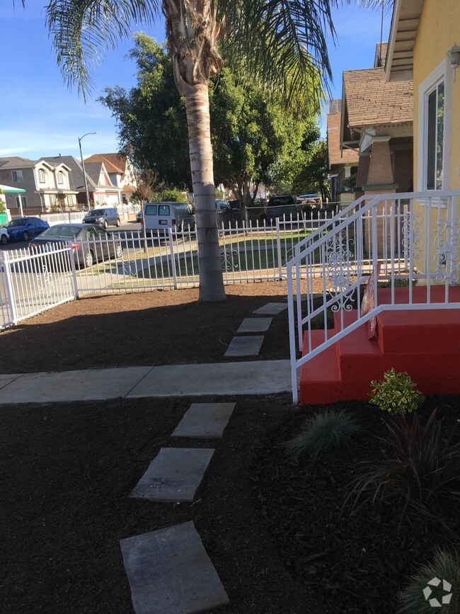 Front porch and yard - 456 E 47th St Rental