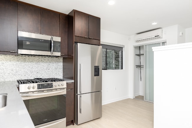 Photo - 1901 Overland Ave Unit 205