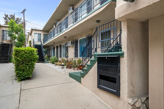 Photo - 147 N Lapeer Dr