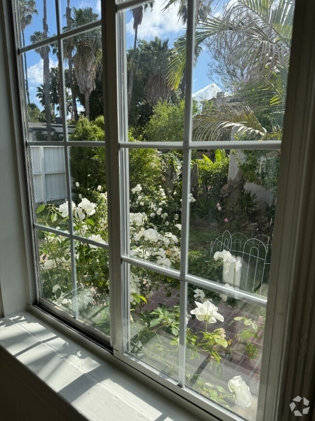 Building Photo - 14550 Moorpark St Unit 14550 Rental