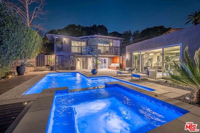 Photo - 8610 West Dr House