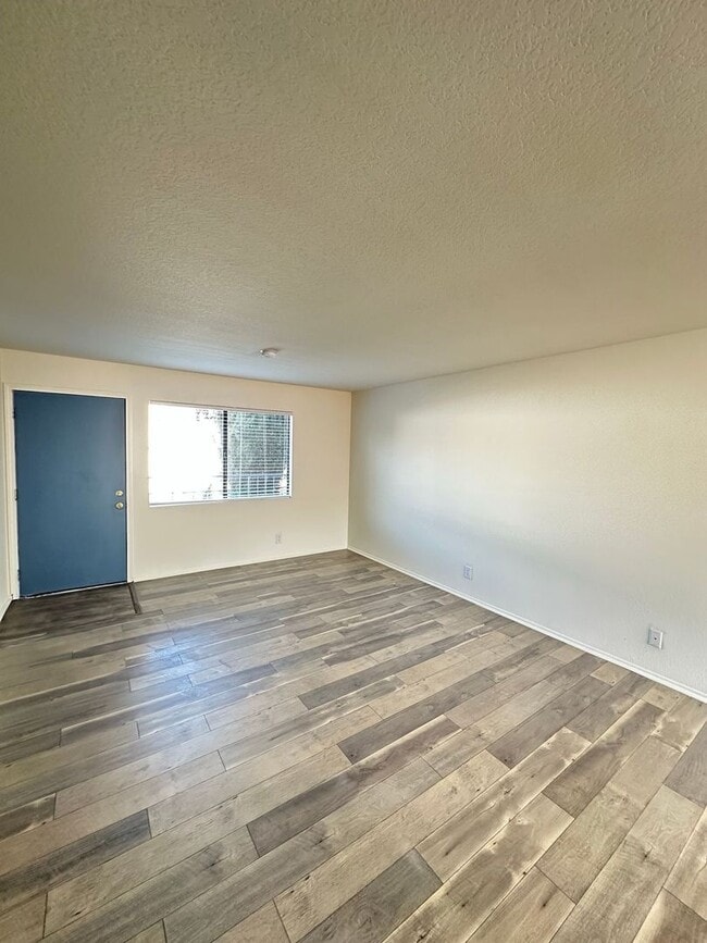 Building Photo - PEDRO Unit 6