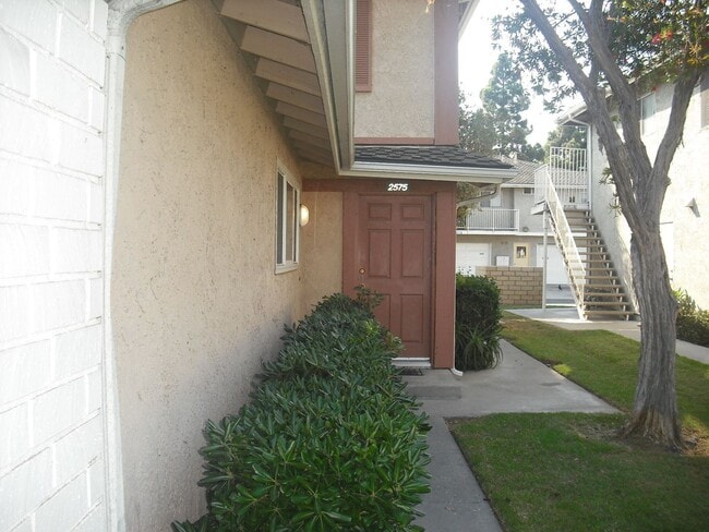 Building Photo - Wonderful 2 bedroom Townhouse close to Pool