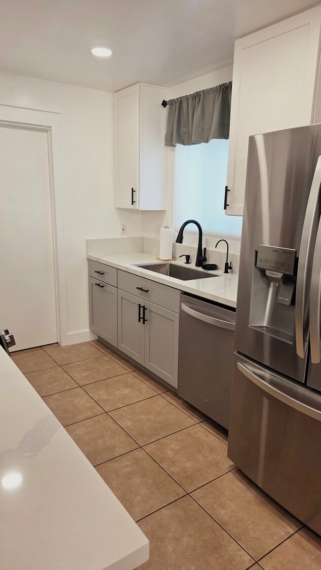 Photo - 4122 Lewis St