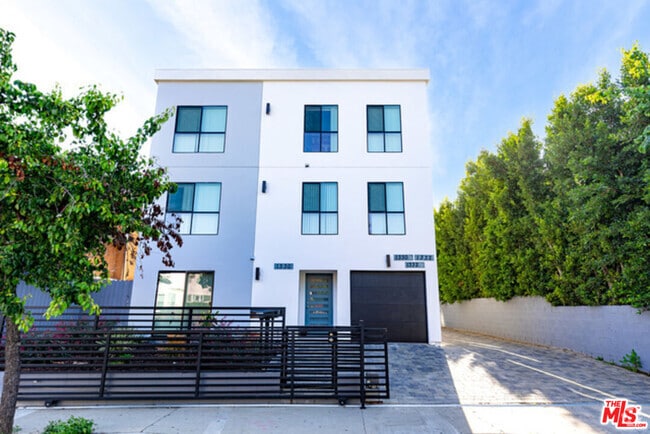 Building Photo - 1330 Arapahoe St Rental
