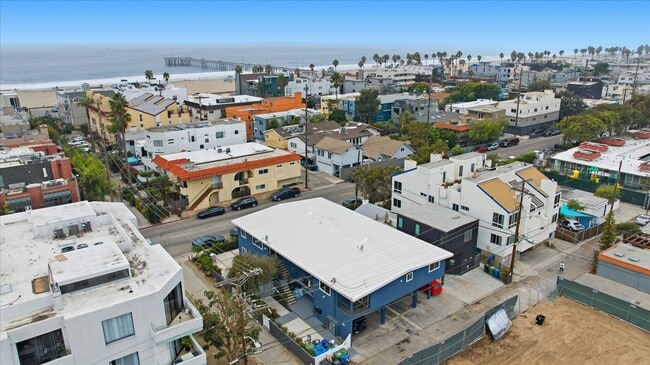 Photo - 3320 Pacific