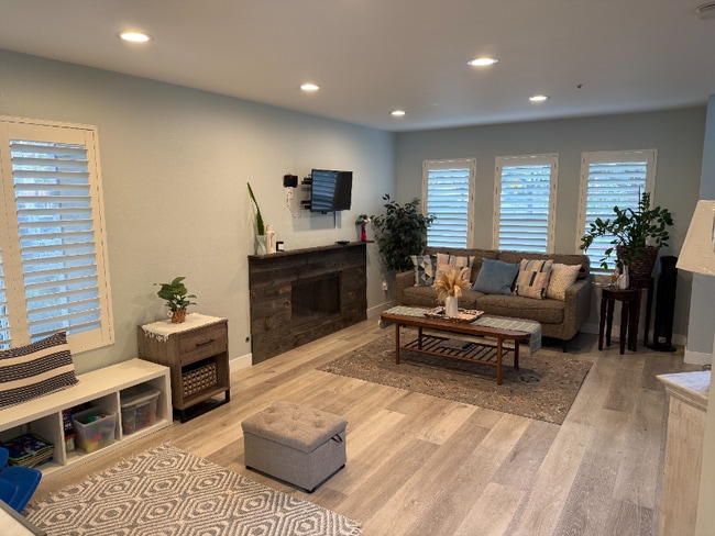 Photo - 406 E Center St