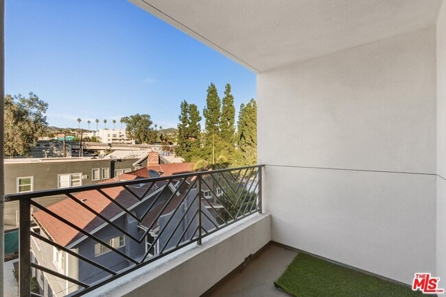 Photo - 1759 N Gower St Unit 402