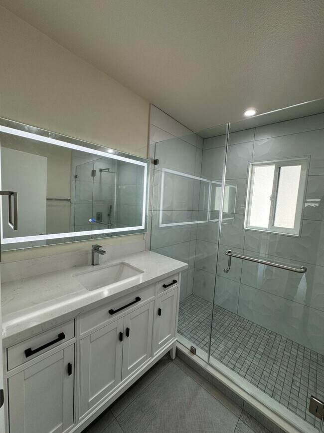 Building Photo - 582 W Huntington Dr Unit 582 #P