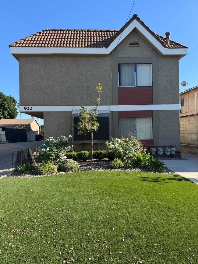 Building Photo - 922 Benito Ave Unit C