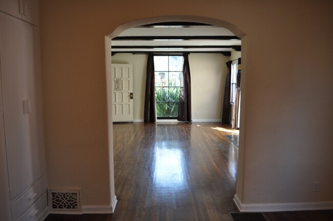 Photo - 1352 Masselin Ave Unit 1352