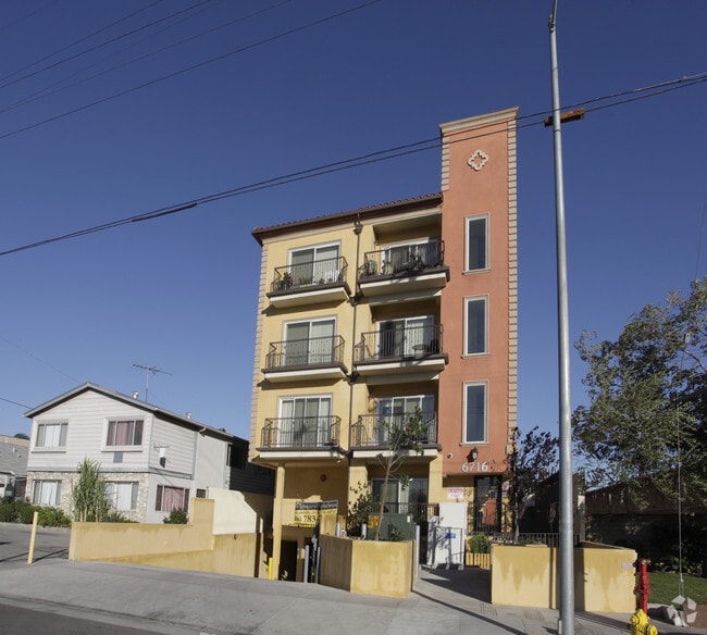 Photo - 6716 Vineland Ave