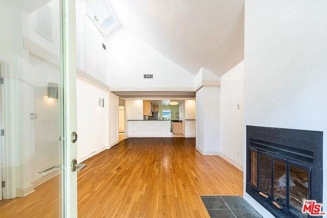 Photo - 721 Marine St