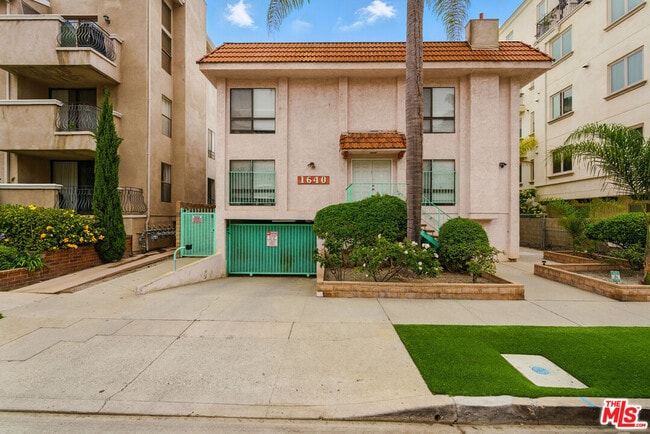 Photo - 1640 S Bentley Ave Unit 2