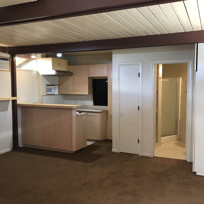 Building Photo - 12421 Deerbrook Ln Unit Guest house