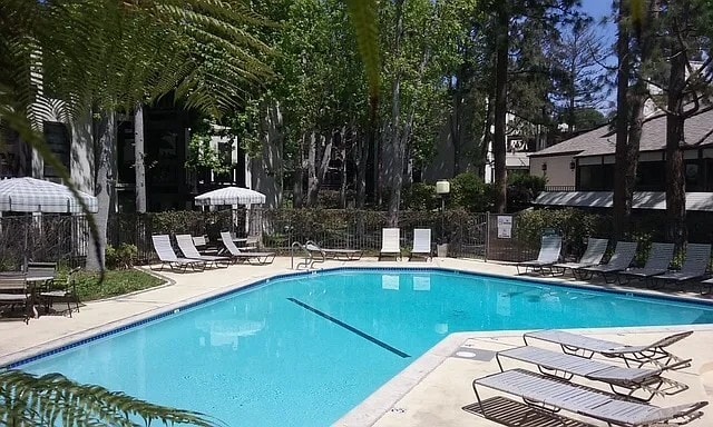 2 pools - 7777 W 91st St Unit E2131
