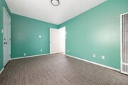 Photo - Beautiful Detached 1 Bedroom Home in Lakeside!