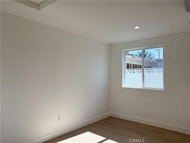 Photo - 22917 Sherman Way