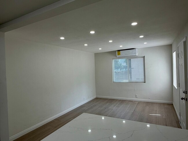 Photo - 2522-2524 Unit 2524