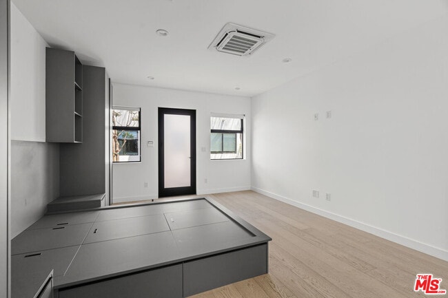 Photo - 1325 Cabrillo Ave Unit 3