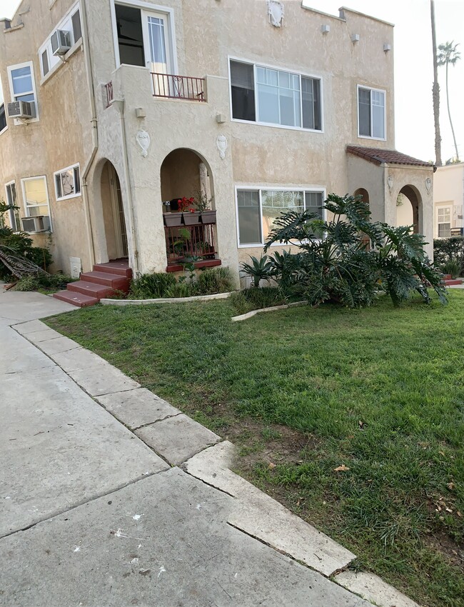 Building Photo - 5730 1/2 La Mirada Ave Unit Studio - 4