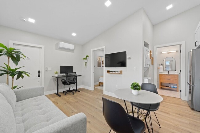 Photo - ? Modern 1 Bedroom in National City – Furn...