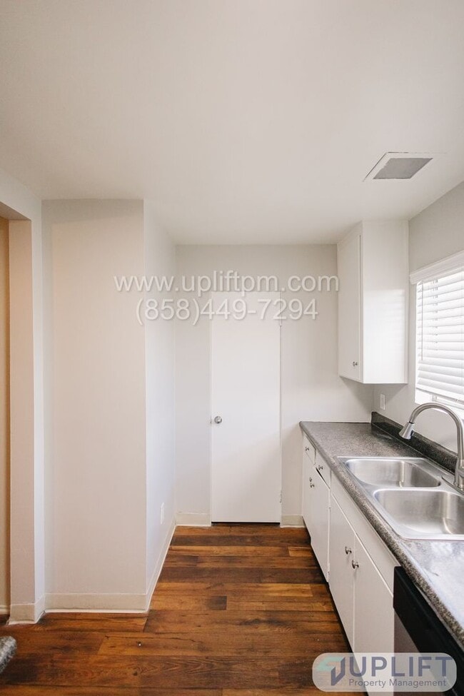 Photo - 5787 College Ave