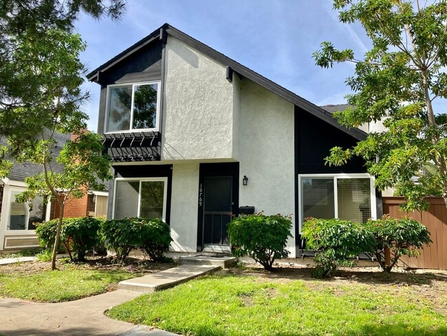 Building Photo - Tierrasanta 4 Bedroom 3 Bath