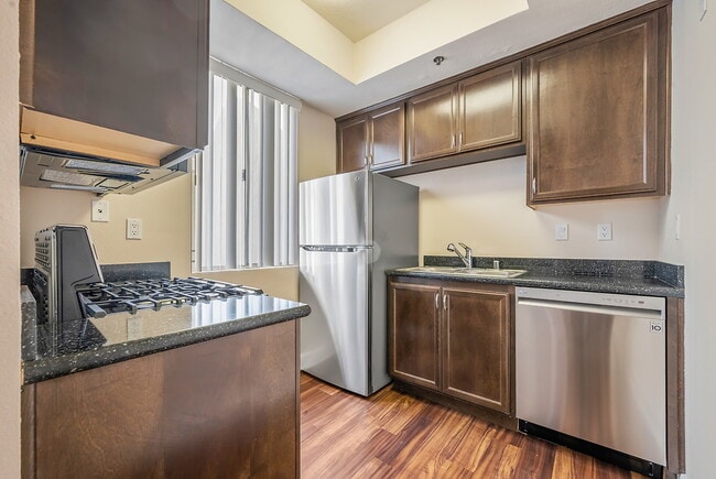 Photo - Essex Properties at Miracle Mile