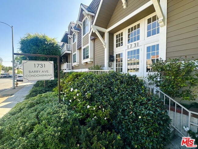 Building Photo - 1731 Barry Ave Unit 211
