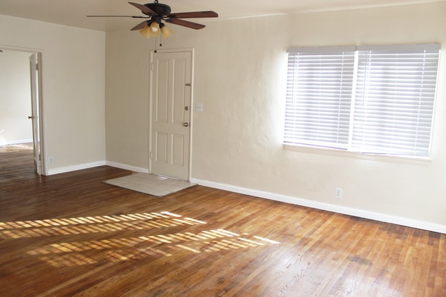 Photo - 278 W Ave L Unit Front House